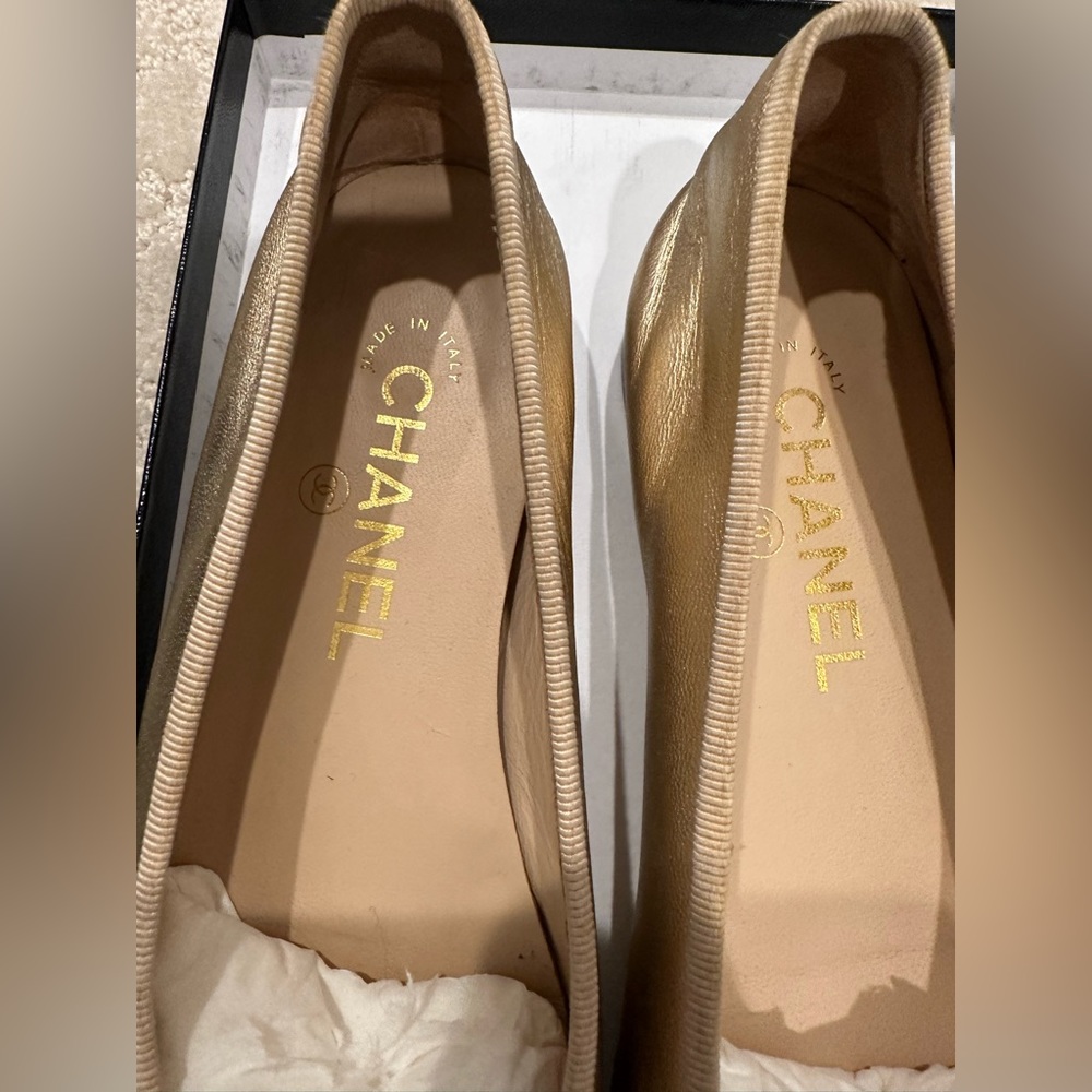 CHANEL Gold Leather Ballet Flats with Bow - Picture 2 of 7